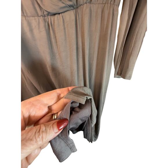 Elegant Trina Turk Taupe Dress with Gold Clasp - Picture 7 of 10